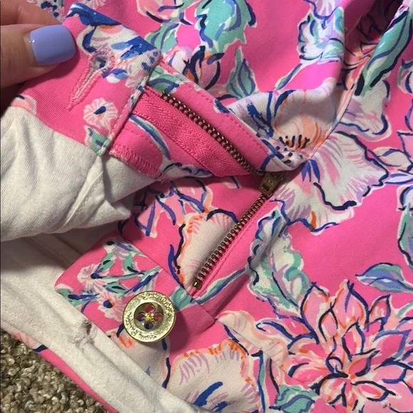 Lilly Pulitzer scalloped shorts! - Picture 7 of 7